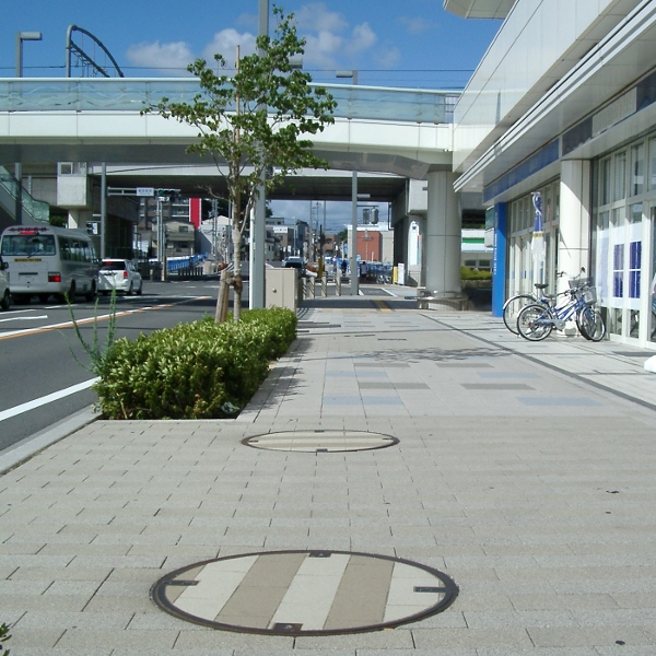 名鉄鳴海駅前