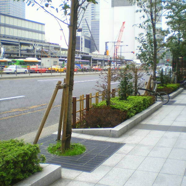 外堀通りシンボルロード(東京駅八重洲口)